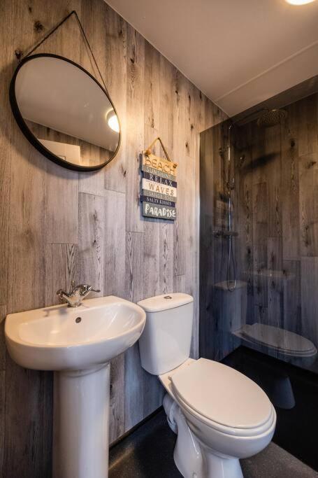 The Woodland Lodge - Wood Fired Hot Tub And Firepit Hambleton Buitenkant foto