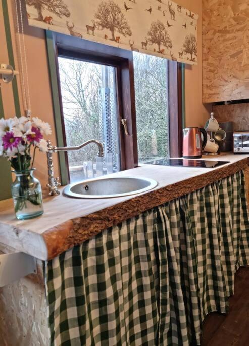 The Woodland Lodge - Wood Fired Hot Tub And Firepit Hambleton Buitenkant foto